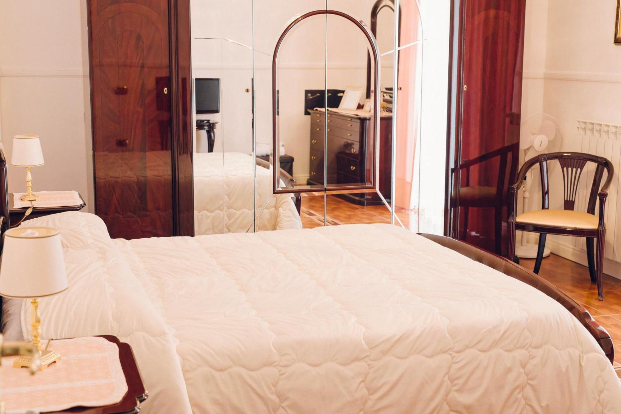 Hotel La Famiglia à Pollena Trocchia Extérieur photo